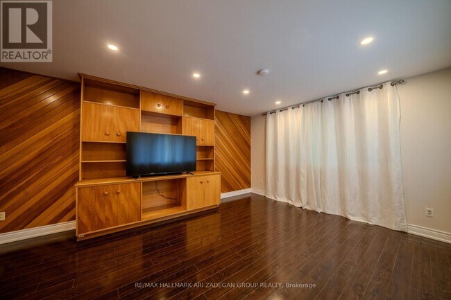 Building Photo - 22 Silver Aspen Dr