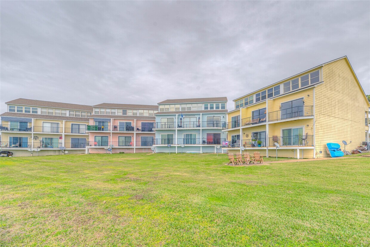 Foto del edificio - 445 Carolcrest Ln