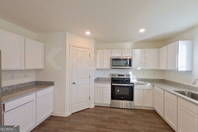 Building Photo - 108 Flat Rock Ml Trl