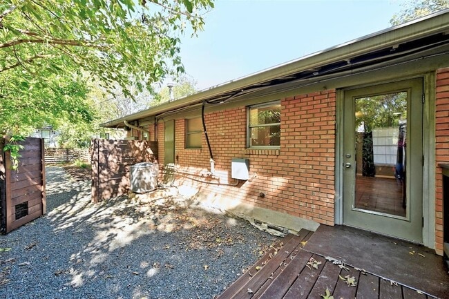 Building Photo - 707 Josephine St