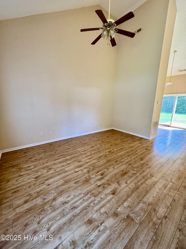 Building Photo - 1127 Brownlea Dr