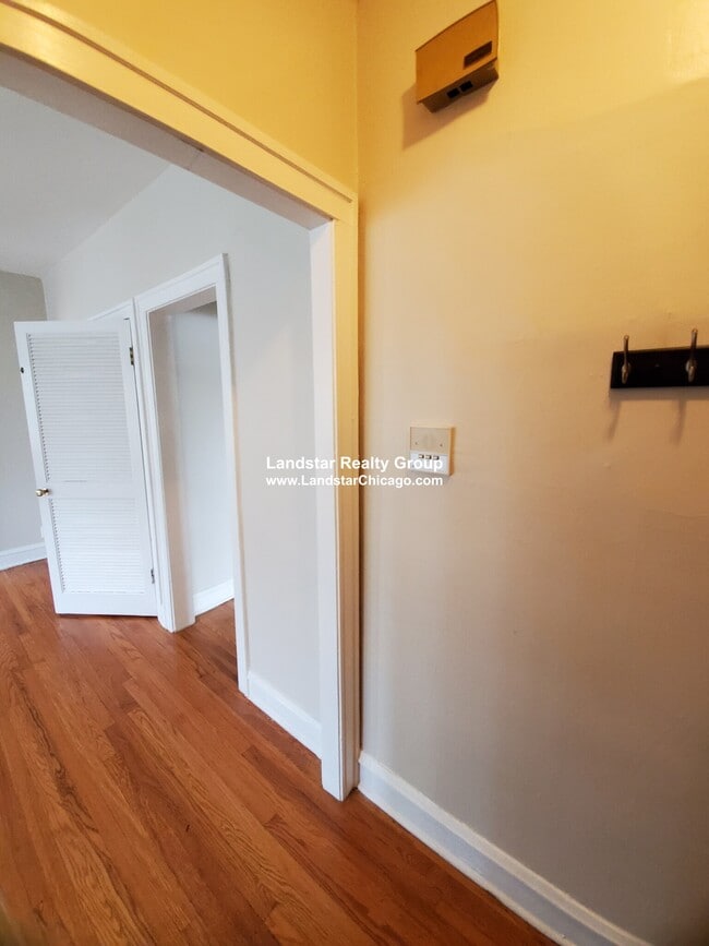 Building Photo - 830 Reba Pl
