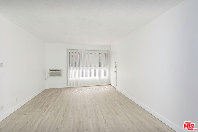 Building Photo - 428 S Wilton Pl