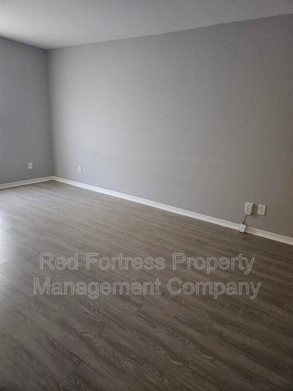 Building Photo - 130 Zenith Cir