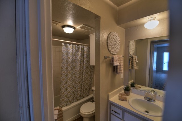 Building Photo - Beautiful 2 Bed 2 Bath Apartment!