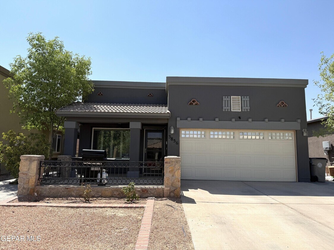 Primary Photo - 3856 Loma Cortez Dr