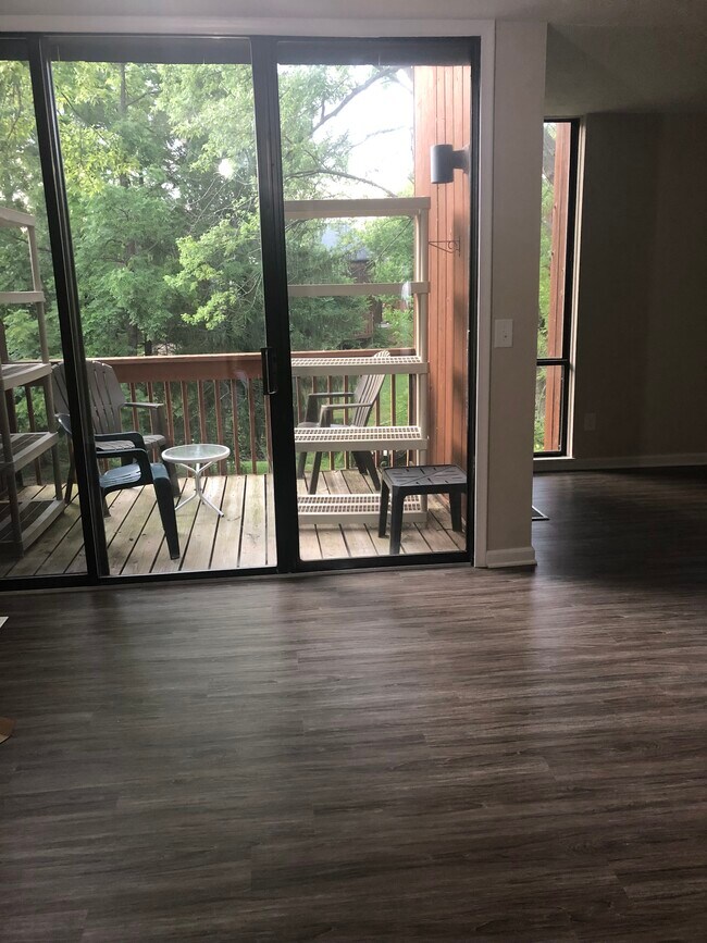 Foto del edificio - 4830 Crazy Horse Ln