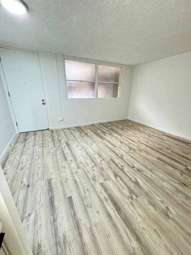 Building Photo - 1 bed, 1 bath at the Kalakauan In Waikiki