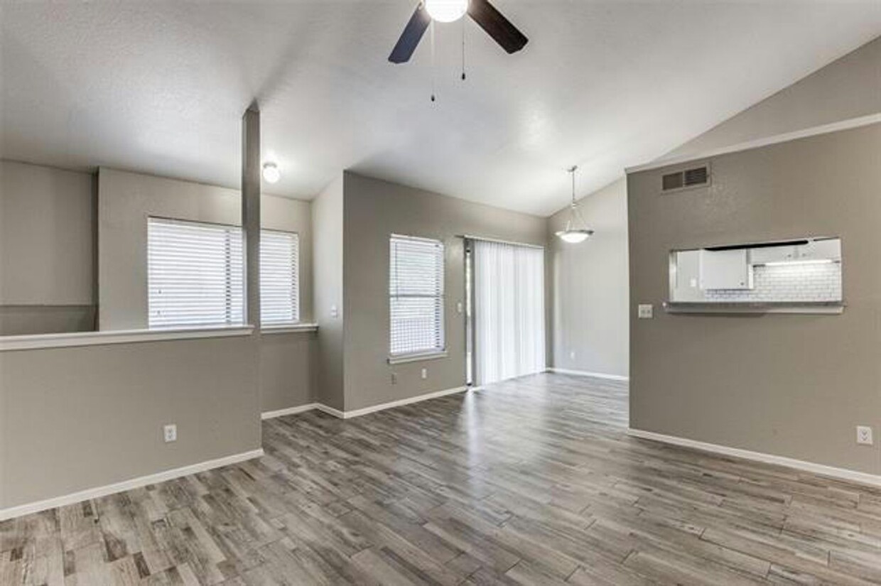 Building Photo - Beautiful 2 Bedroom Townhome in Arlington!