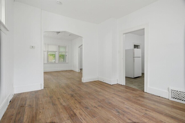 Foto del edificio - $1200/month bungalow