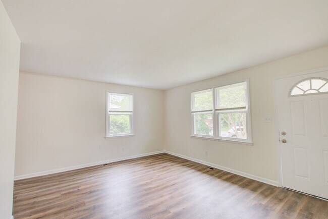 Building Photo - Renovated 3 Bed, 1 Bath Home in Plymouth Park