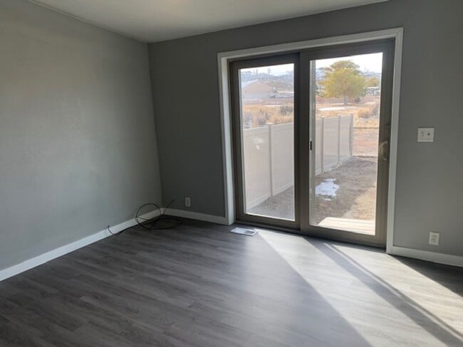 Foto del edificio - 381 Parkchester Dr