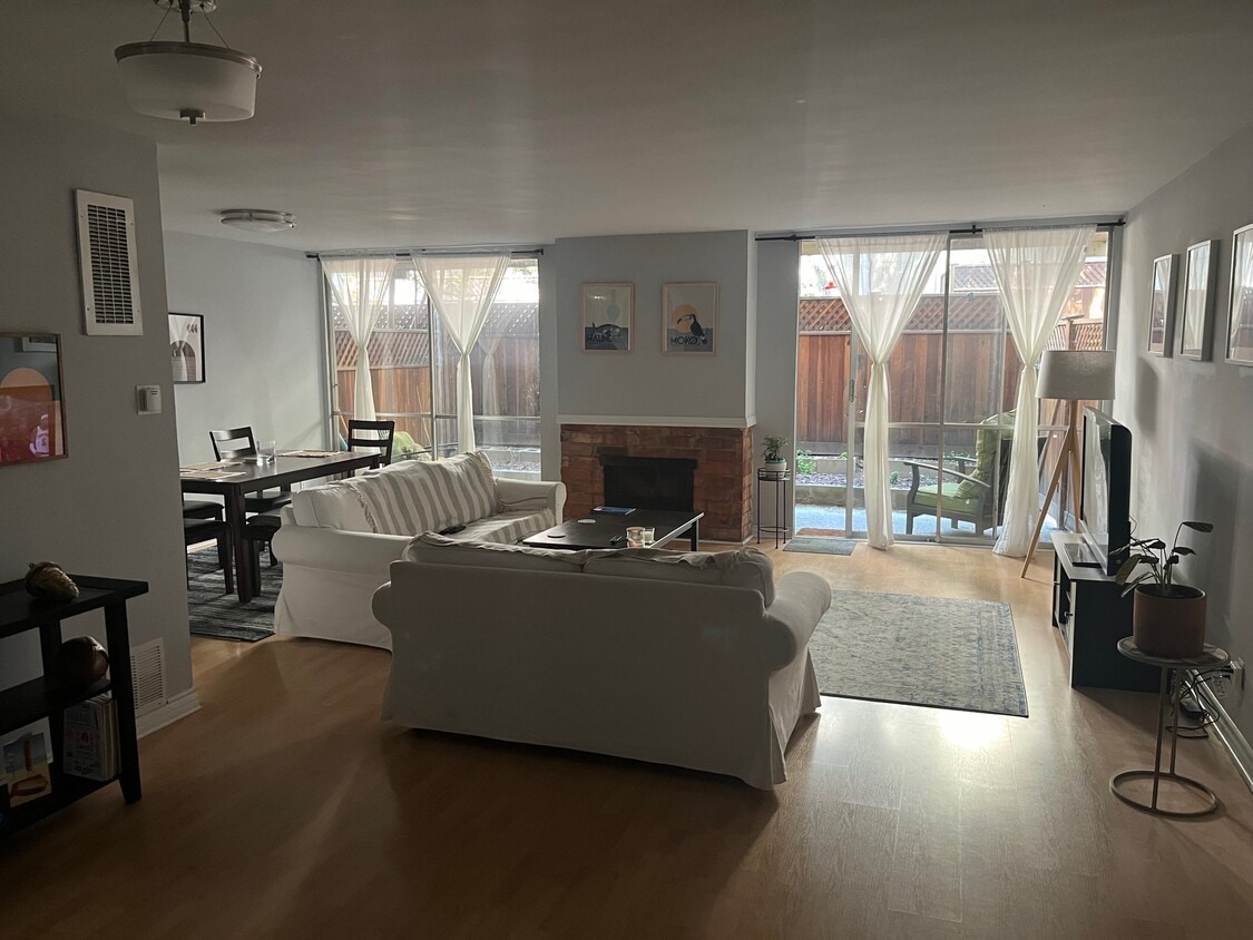 Photo - 6425 Green Valley Cir (Culver City, CA)