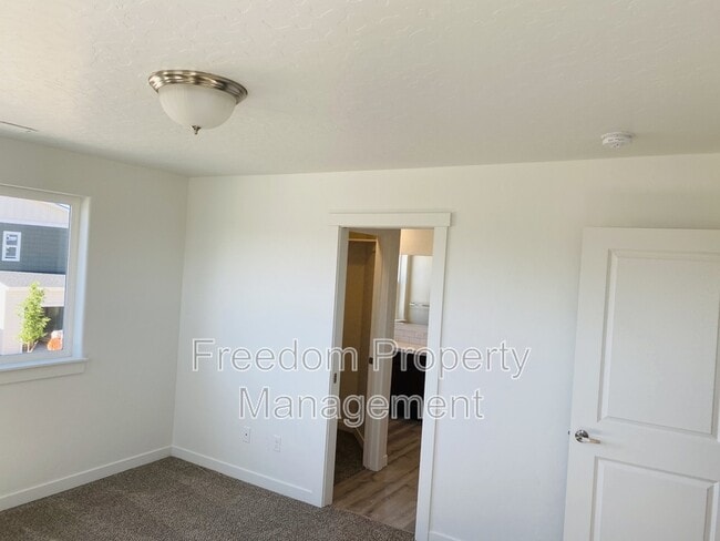Building Photo - 5553 E Bollo St