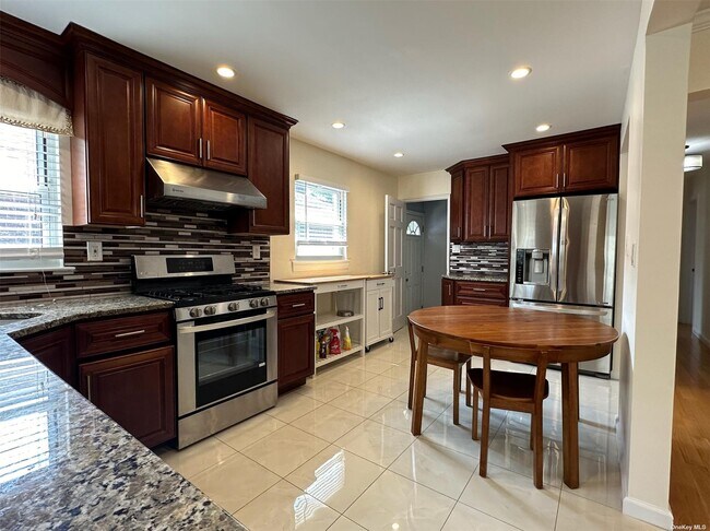 Foto del edificio - 56-36 219th St