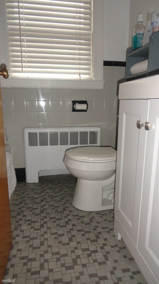 Foto del edificio - 74 Pine Hill Rd