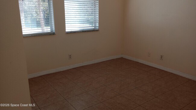 Building Photo - 561 Lambert St SW