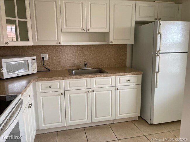 Building Photo - 2 br, 2 bath Condo - 10411 SW 108th Ave # 251