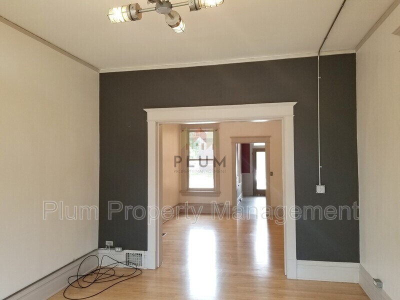 Primary Photo - 135 S 5th St E