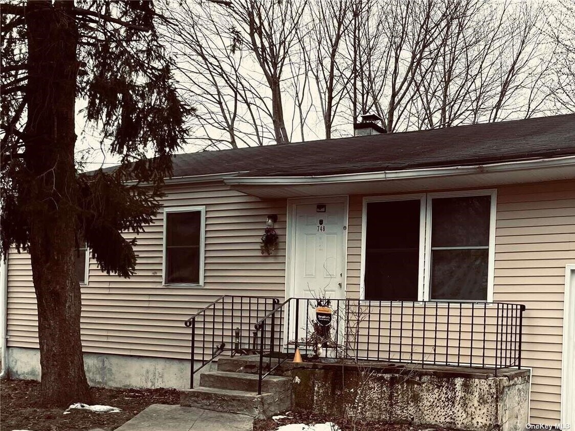 748 Doane Ave, Bellport, NY 11713 House Rental in Bellport, NY