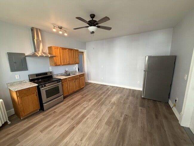 Building Photo - 15 Huntington St