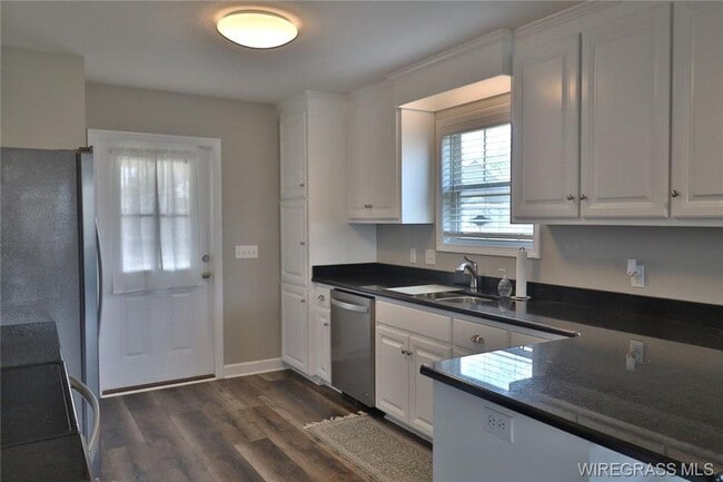 Foto del edificio - Available May!