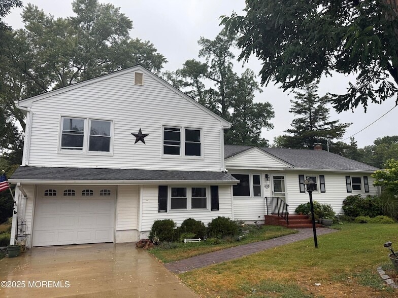 Primary Photo - 138 Ampere Ave