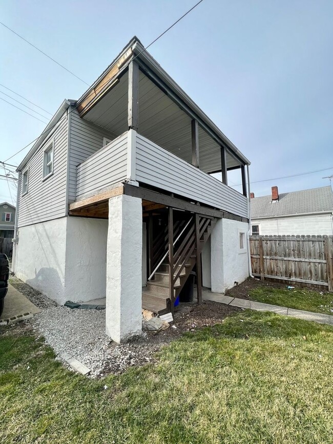 Building Photo - 1613 4th Ave