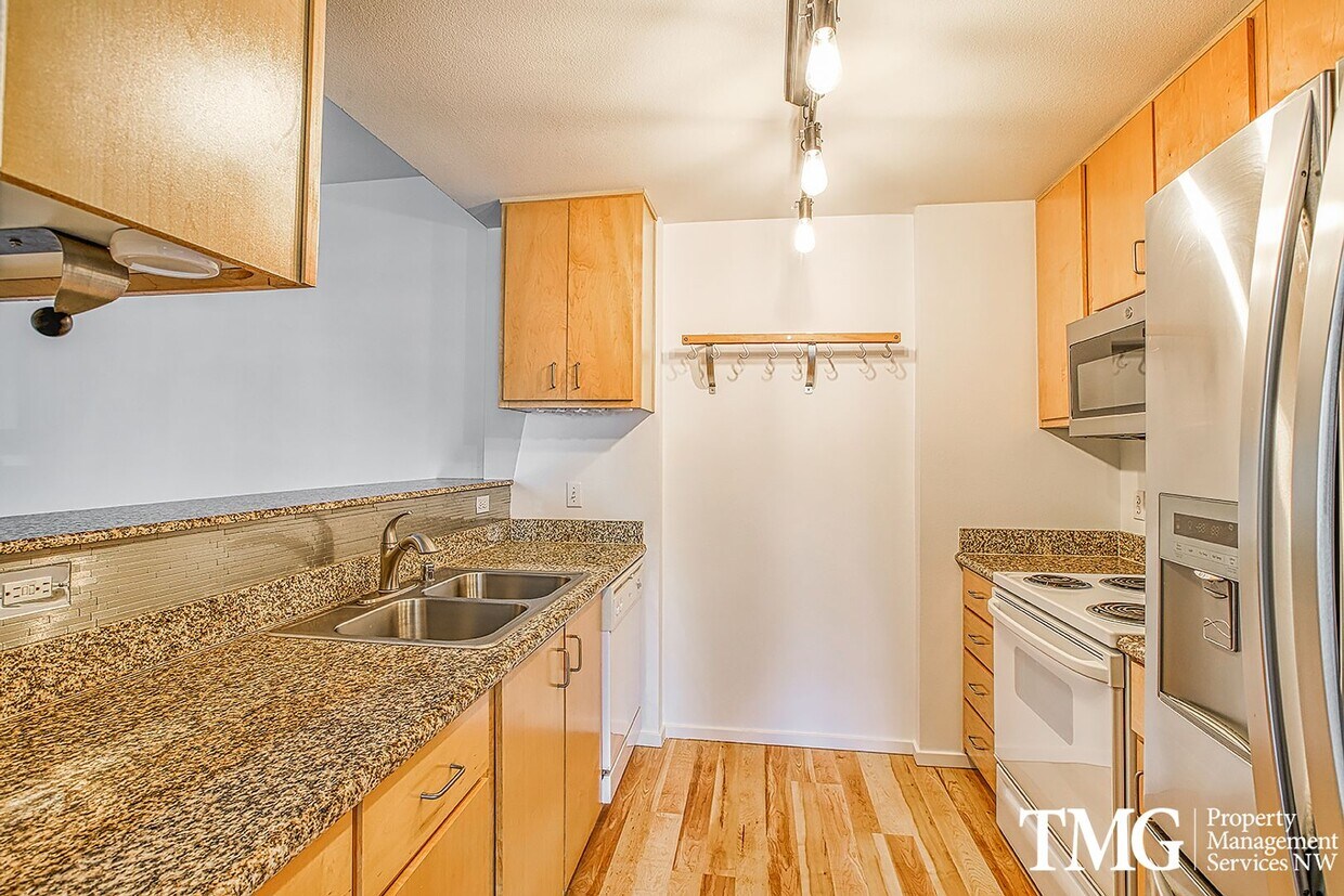 Primary Photo - Pet Friendly 2 Bed 2 Bath Condo w/ Pool, C...