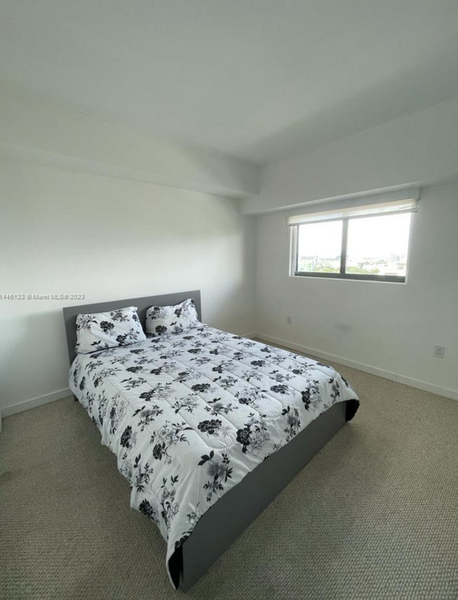 Building Photo - Spacious 2bed/2bath unit at luxury Icon Bay, with amazing bay and city views.
