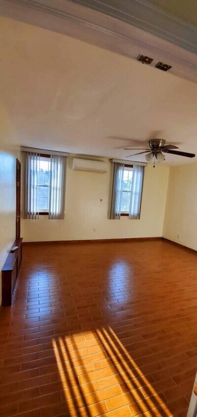 Primary Photo - 2033 W 8th St