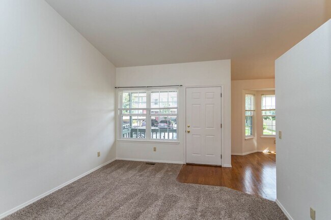 Foto del edificio - Lovely District 20 Townhome!