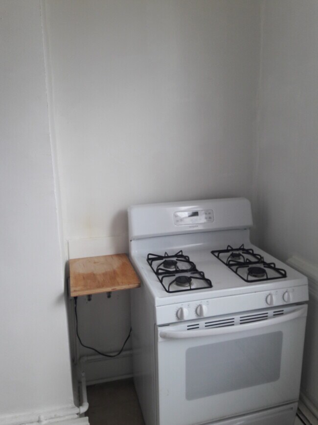 Kitchen - 19 Bleecker St