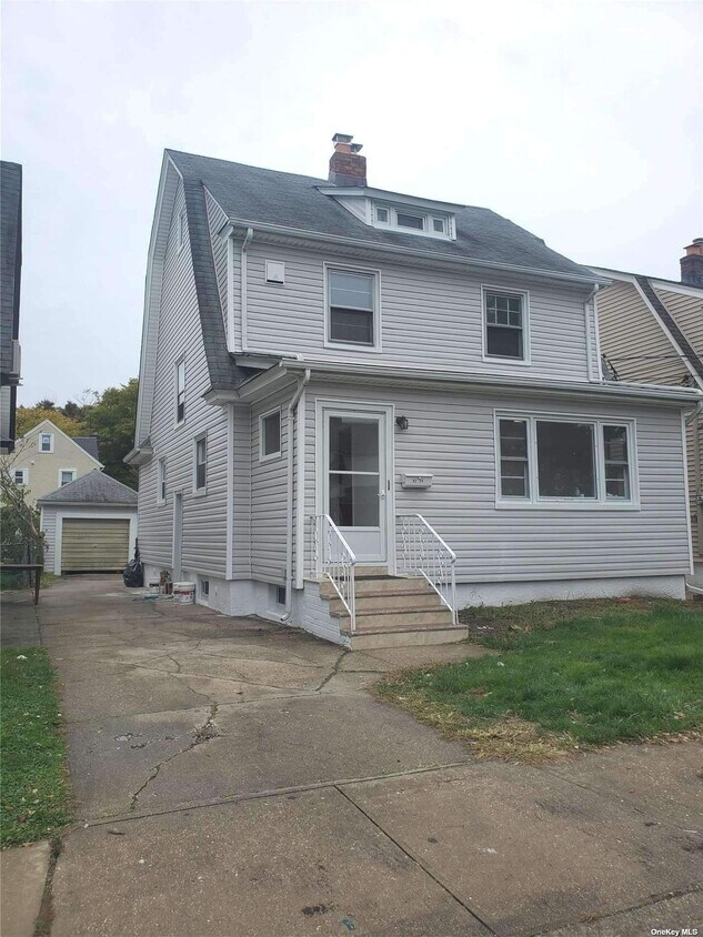 Primary Photo - 92-34 219th St