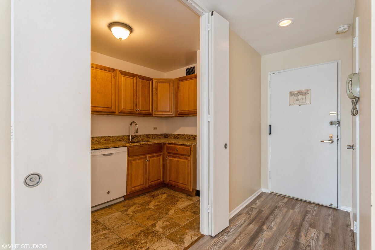 Entryway/Kitchen - 260 E Chestnut St