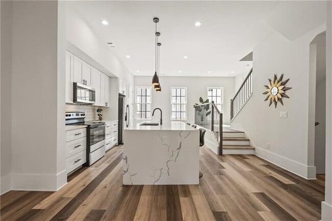 Building Photo - 3165 Dogwood Dr