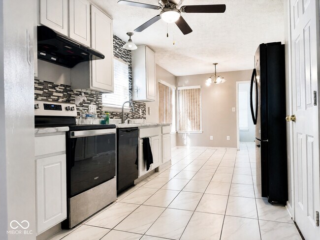 Foto del edificio - 7226 Parklake Cir