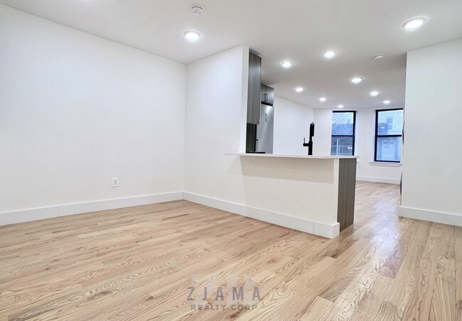 Foto del edificio - 2116 Regent Pl