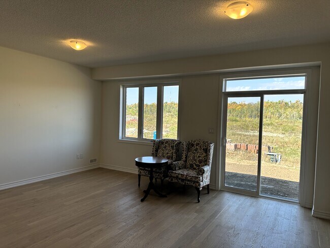 Photo du bâtiment - Delightful Bungalow in the heart of Bobcaygeon (3 Bed, 2 Bath)