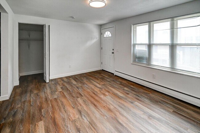 Foto del edificio - 732 Mayfair Ave