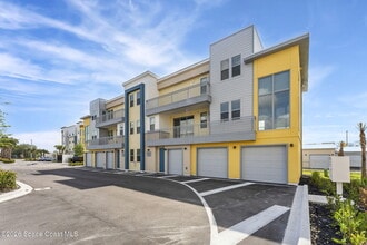 Building Photo - 8663 Ivanhoe Dr