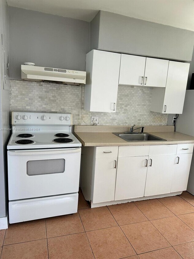 Foto principal - 756 NW 5th St