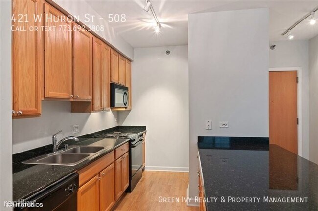 Foto del edificio - Stunning River North condo with Huge Patio!