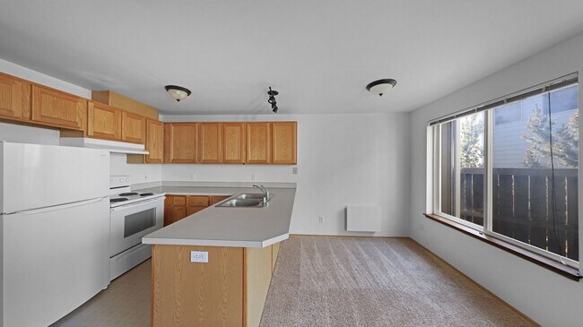 Foto del edificio - 2 Bed 1.5 Bath - No Pets Allowed - NAS Whidbey