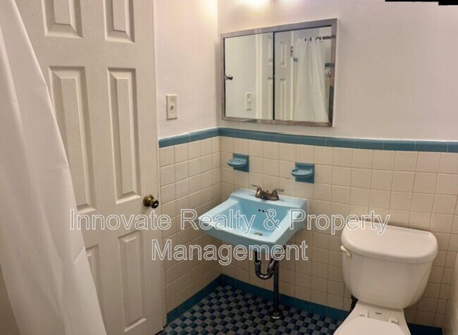 Foto del edificio - 7613 Whitaker Ave
