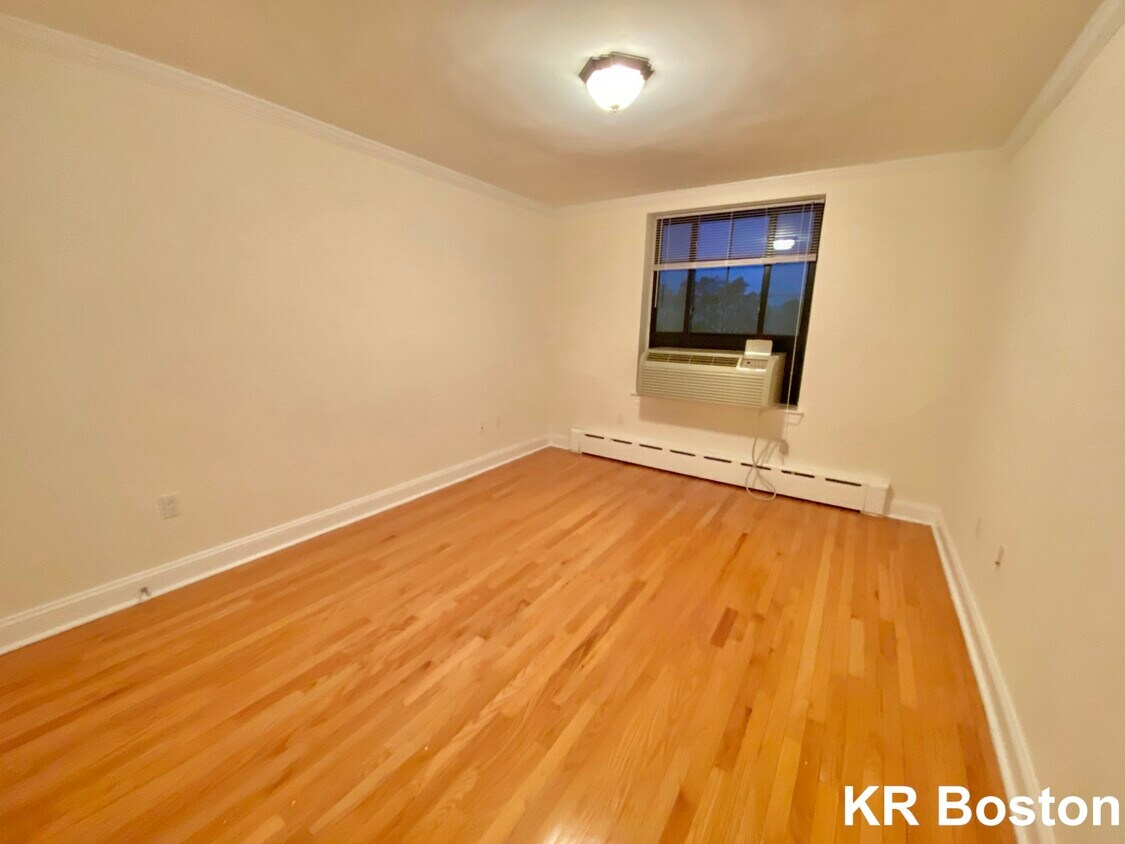 Primary Photo - 6 Hilliard St