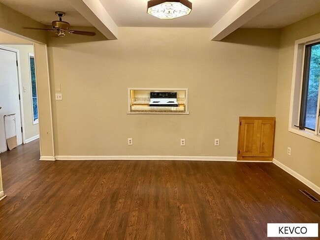 Building Photo - Huge House East of College Ave