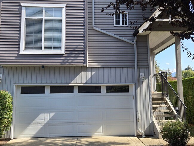 Photo du bâtiment - Comfortable Townhome in Eden Park!