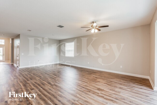 Foto del edificio - 20241 Merry Oak Ave