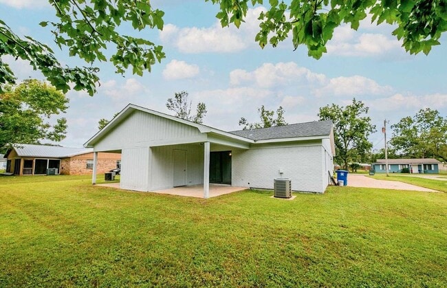 Building Photo - 513 W Rose Ave